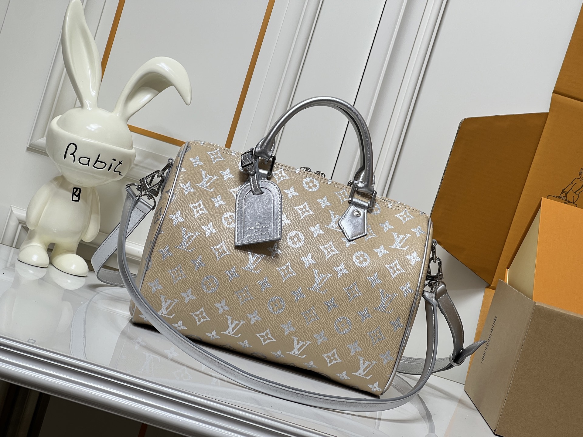 Louis Vuitton LV Classic Handbag Premium Canvas Model M80527 Magnetic Lock Street Style Premium Quality